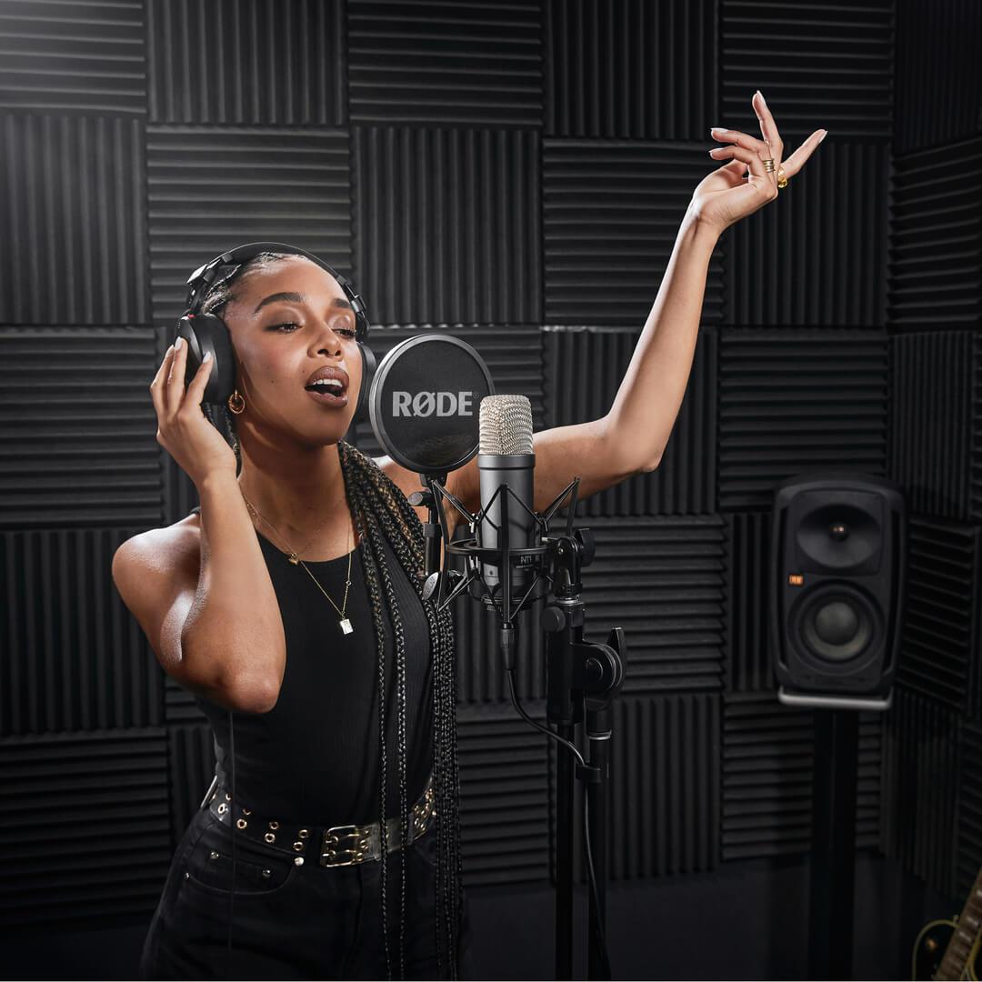 perlengkapan audio